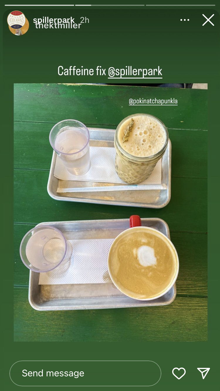 斯皮勒公园咖啡的Instagram故事展示了两杯饮料和两杯水。